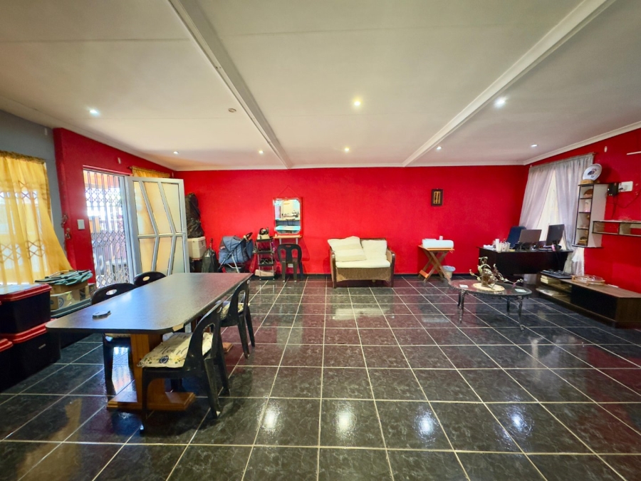 3 Bedroom Property for Sale in Lavender Hill Western Cape